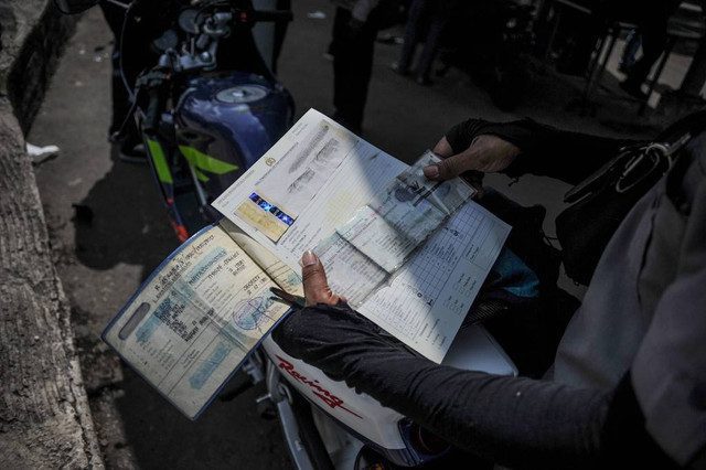Ilustrasi Administrasi Pajak Kendaraan di Indonesia